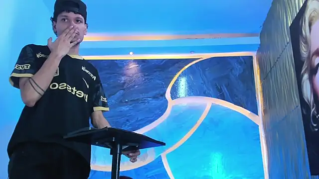 Snapshot of Lucas_hot_20 chatting on February 2026 04:53:01 AM Lucas hot 20 online show from February 2026 04:53:01 AM