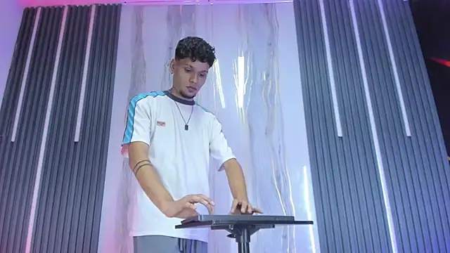 Snapshot of Lucas_hot_20 chatting on February 2026 07:40:01 AM Lucas hot 20 online show from February 2026 07:40:01 AM