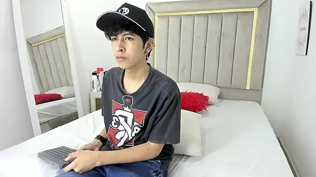 julian xx online show from January 2026 07:28:01 PM