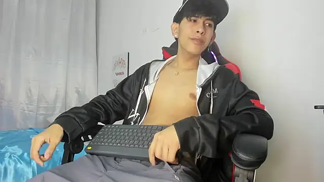 julian xx online show from April 2026 08:00:02 PM