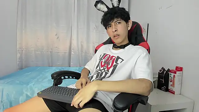julian xx online show from May 2026 07:30:01 PM