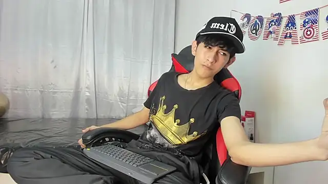 julian xx online show from May 2026 08:05:02 PM