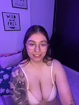 Snapshot of soffmoon chatting on January 2026 06:08:01 AM soffmoon online show from January 2026 06:08:01 AM