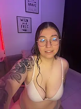 Snapshot of soffmoon chatting on January 2026 03:21:01 AM soffmoon online show from January 2026 03:21:01 AM