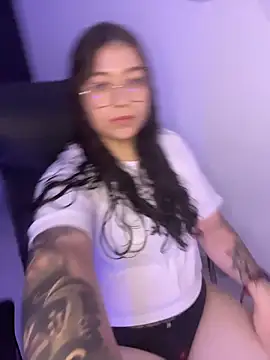 Snapshot of soffmoon chatting on March 2026 11:29:02 PM soffmoon online show from March 2026 11:29:02 PM