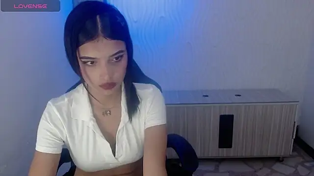 Snapshot of honeyluxe_ chatting on February 2026 04:18:02 AM honeyluxe online show from February 2026 04:18:02 AM