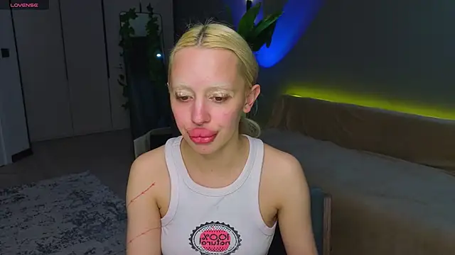 Luna Beverly online show from May 2026 08:06:01 PM