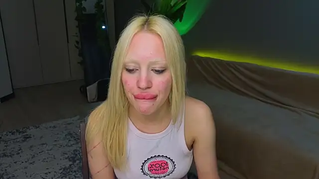 Luna Beverly online show from May 2026 08:39:02 PM
