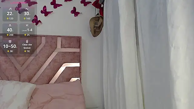 Snapshot of Roxy_Fox- chatting on January 2026 03:21:01 AM Roxy Fox- online show from January 2026 03:21:01 AM