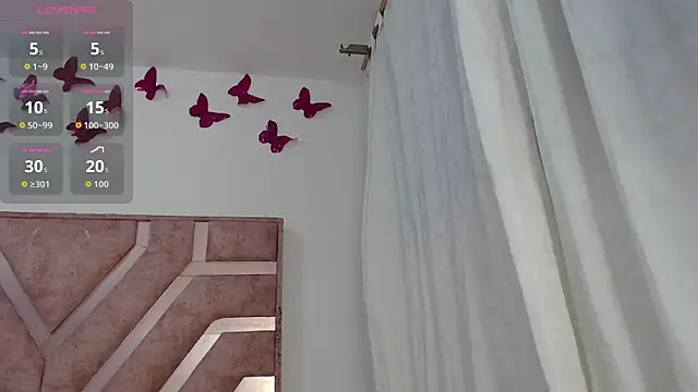 Snapshot of Roxy_Fox- chatting on February 2026 04:22:02 AM Roxy Fox- online show from February 2026 04:22:02 AM