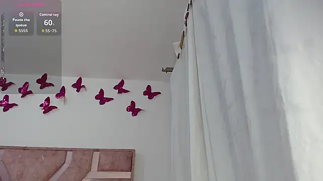 Snapshot of Roxy_Fox- chatting on March 2026 03:25:02 AM Roxy Fox- online show from March 2026 03:25:02 AM