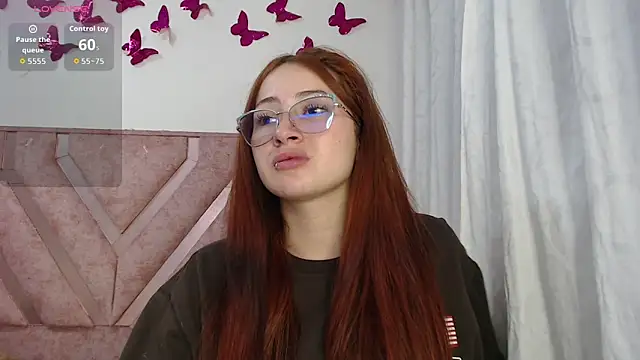 Snapshot of Roxy_Fox- chatting on March 2026 04:06:02 AM Roxy Fox- online show from March 2026 04:06:02 AM