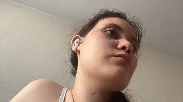 Snapshot of LanaLive chatting on April 2026 11:19:01 AM LanaLive online show from April 2026 11:19:01 AM