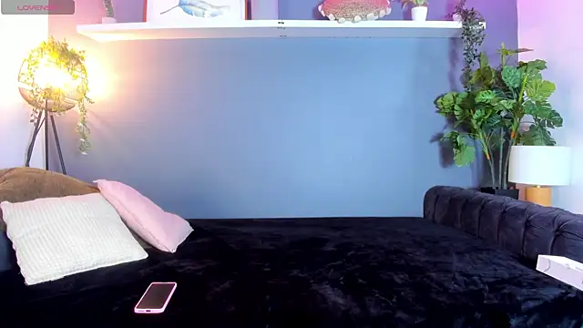 Kira Exe  online show from April 2026 11:35:01 AM