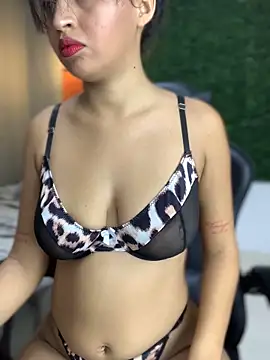 Snapshot of PaulaSweetFire_ chatting on February 2026 09:21:01 PM PaulaSweetFire online show from February 2026 09:21:01 PM