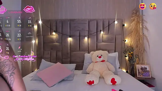 Snapshot of MiiaGreys chatting on March 2026 07:54:01 PM MiiaGreys online show from March 2026 07:54:01 PM