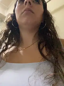 Snapshot of MiiaGreys chatting on April 2026 01:33:01 AM MiiaGreys online show from April 2026 01:33:01 AM