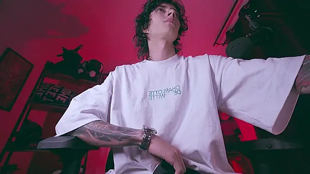 Snapshot of Olliver___y chatting on February 2026 04:44:02 AM Olliver y online show from February 2026 04:44:02 AM