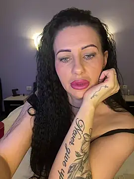 Snapshot of IRISWHITE17 chatting on May 2026 09:03:02 AM IRISWHITE17 online show from May 2026 09:03:02 AM