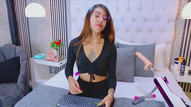 VioletFroost online show from April 2026 07:11:02 PM