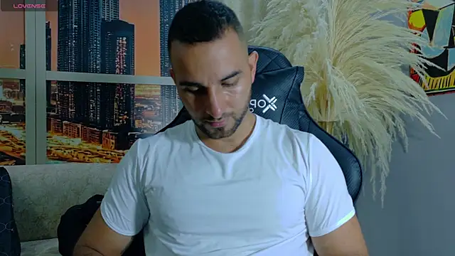 Snapshot of lorenzo_walker_1 chatting on May 2026 05:32:01 PM lorenzo walker 1 online show from May 2026 05:32:01 PM