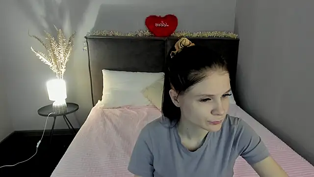 Snapshot of SkinyJoys chatting on February 2026 02:31:01 AM SkinyJoys online show from February 2026 02:31:01 AM