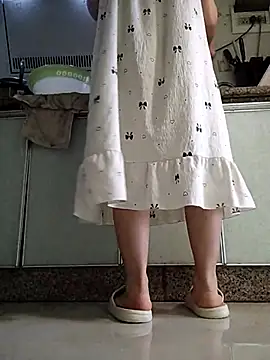 Snapshot of Xiaoyue001 chatting on January 2026 06:06:02 AM Xiaoyue001 online show from January 2026 06:06:02 AM