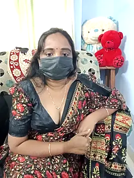 Snapshot of Tinarosy13 chatting on February 2026 09:35:02 AM Tinarosy13 online show from February 2026 09:35:02 AM