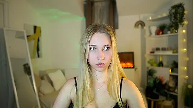 Snapshot of MilaBunny2000 chatting on February 2026 02:37:01 PM MilaBunny2000 online show from February 2026 02:37:01 PM