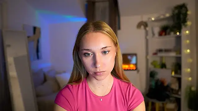 Snapshot of MilaBunny2000 chatting on February 2026 02:15:02 PM MilaBunny2000 online show from February 2026 02:15:02 PM