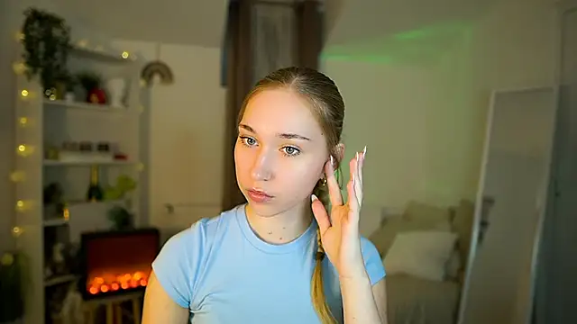 Snapshot of MilaBunny2000 chatting on February 2026 09:42:02 AM MilaBunny2000 online show from February 2026 09:42:02 AM