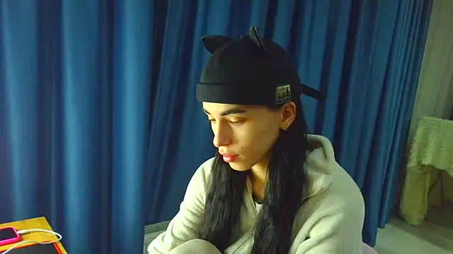 Snapshot of Vlada_Elfie chatting on February 2026 02:37:02 AM Vlada Elfie online show from February 2026 02:37:02 AM