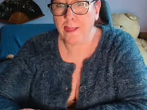 Snapshot of xmyriamx chatting on February 2026 02:14:01 PM xmyriamx online show from February 2026 02:14:01 PM