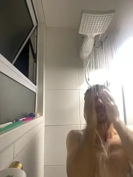 Snapshot of vinihfeh chatting on January 2026 04:27:01 AM vinihfeh online show from January 2026 04:27:01 AM