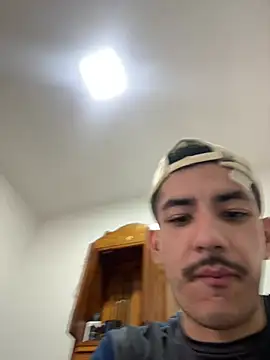 Snapshot of vinihfeh chatting on May 2026 05:20:01 PM vinihfeh online show from May 2026 05:20:01 PM