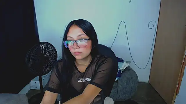 Snapshot of Julieta_26_ chatting on February 2026 01:38:01 PM Julieta 26 online show from February 2026 01:38:01 PM