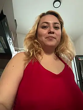 Snapshot of Lililuxx chatting on February 2026 12:01:01 AM Lililuxx online show from February 2026 12:01:01 AM