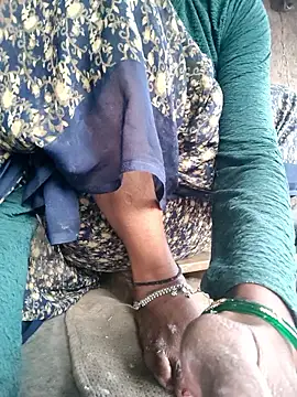 Snapshot of Queen_chayna chatting on February 2026 01:32:01 AM Queen chayna online show from February 2026 01:32:01 AM