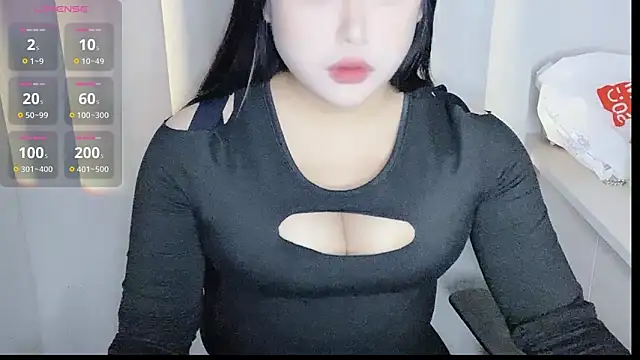 Snapshot of Missqiu-w chatting on January 2026 08:18:02 AM Missqiu-w online show from January 2026 08:18:02 AM