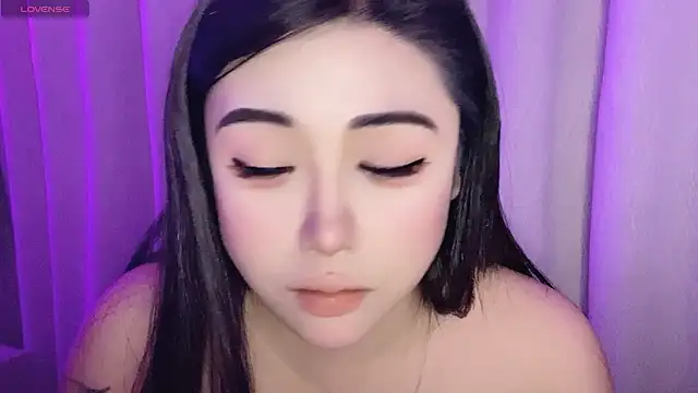 Snapshot of Missqiu-w chatting on February 2026 07:01:01 AM Missqiu-w online show from February 2026 07:01:01 AM