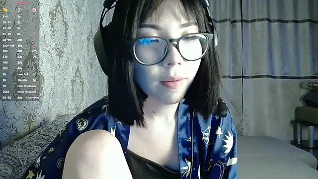 AprilOnilll online show from March 2026 05:07:01 PM