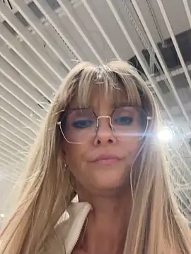 Snapshot of NaughtyNinky chatting on January 2026 12:42:02 PM NaughtyNinky online show from January 2026 12:42:02 PM