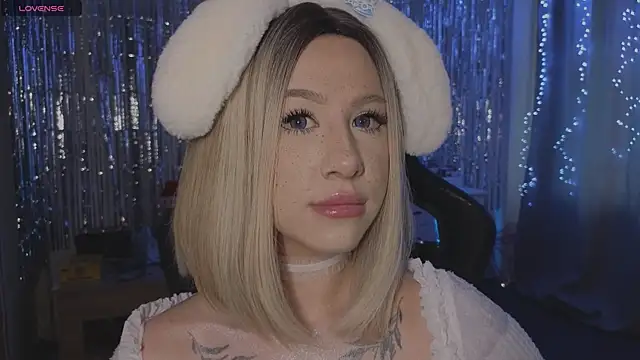 Snapshot of Necucubi02 chatting on January 2026 05:53:02 AM Necucubi02 online show from January 2026 05:53:02 AM