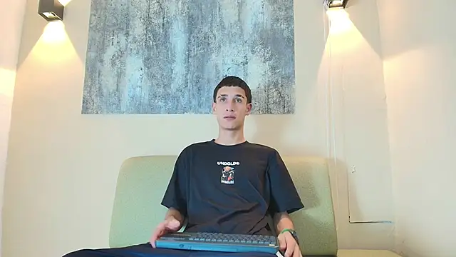 Snapshot of SEBASS_R chatting on January 2026 01:03:01 PM SEBASS R online show from January 2026 01:03:01 PM