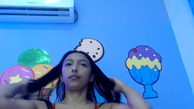 Snapshot of skinnysexzara18 chatting on February 2026 02:08:01 AM skinnysexzara18 online show from February 2026 02:08:01 AM