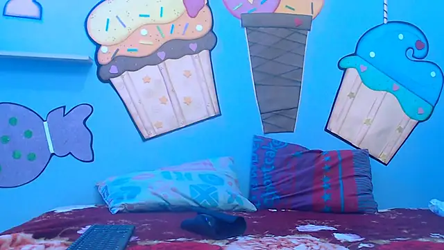 Snapshot of skinnysexzara18 chatting on February 2026 01:29:02 AM skinnysexzara18 online show from February 2026 01:29:02 AM