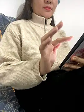 Snapshot of Avelyn-n chatting on January 2026 06:29:02 AM Avelyn-n online show from January 2026 06:29:02 AM