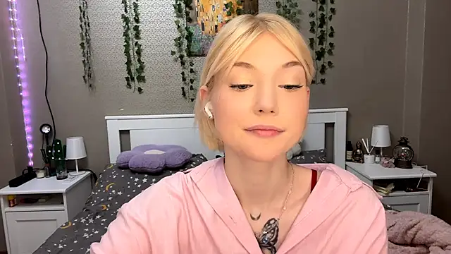 Snapshot of LlsabethHaze chatting on February 2026 02:10:02 PM LlsabethHaze online show from February 2026 02:10:02 PM