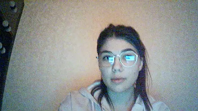 Snapshot of Tenovira chatting on March 2026 12:45:01 AM Tenovira online show from March 2026 12:45:01 AM