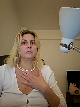 Amelia9798 online show from February 2026 06:59:02 PM